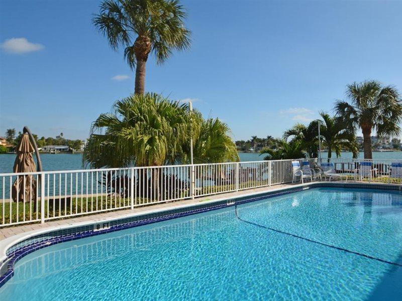 Westwinds Waterfront Resort St. Pete Beach Exteriér fotografie