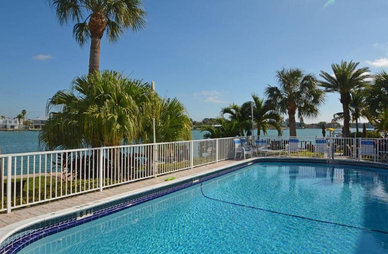 Westwinds Waterfront Resort St. Pete Beach Exteriér fotografie
