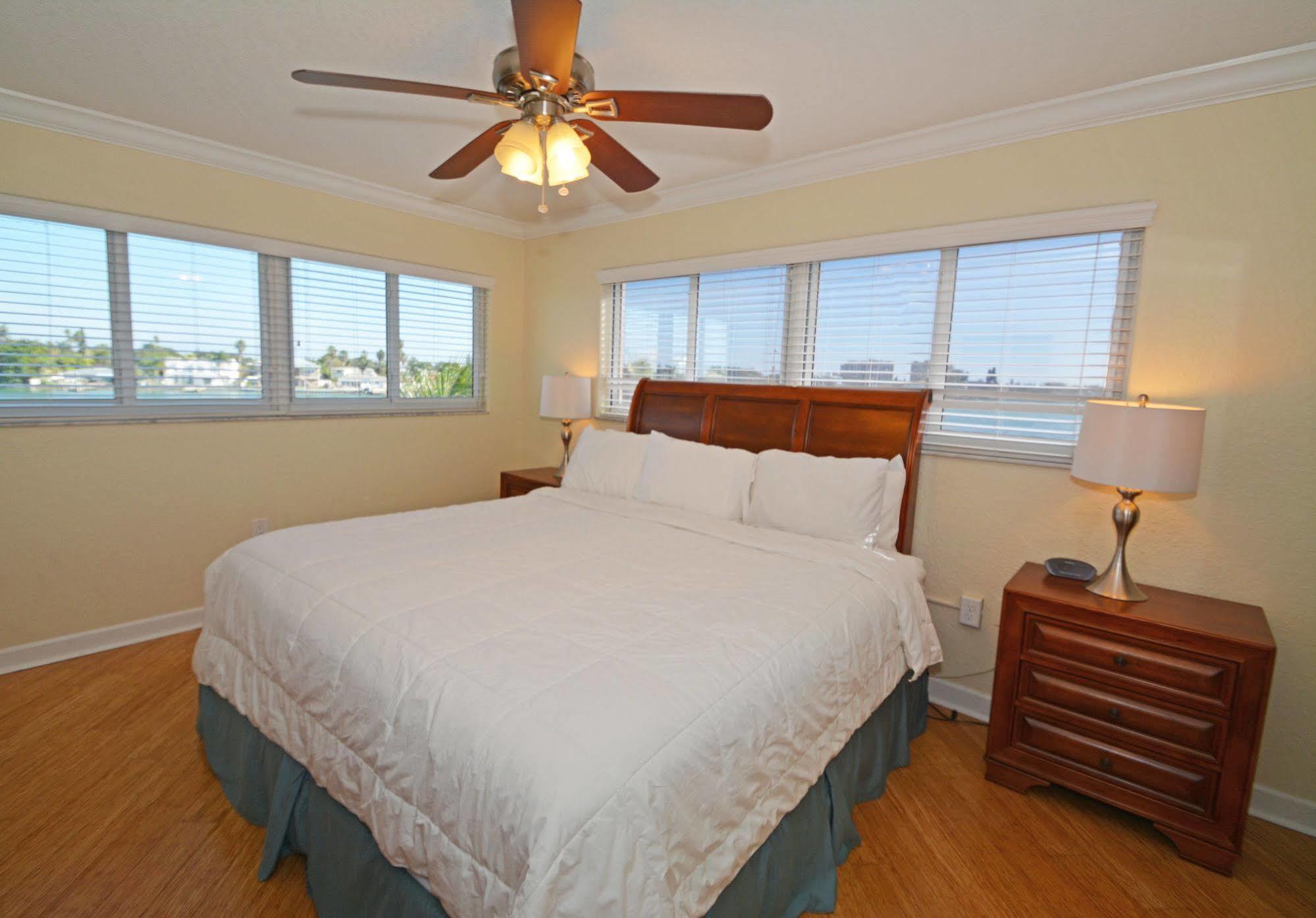 Westwinds Waterfront Resort St. Pete Beach Exteriér fotografie