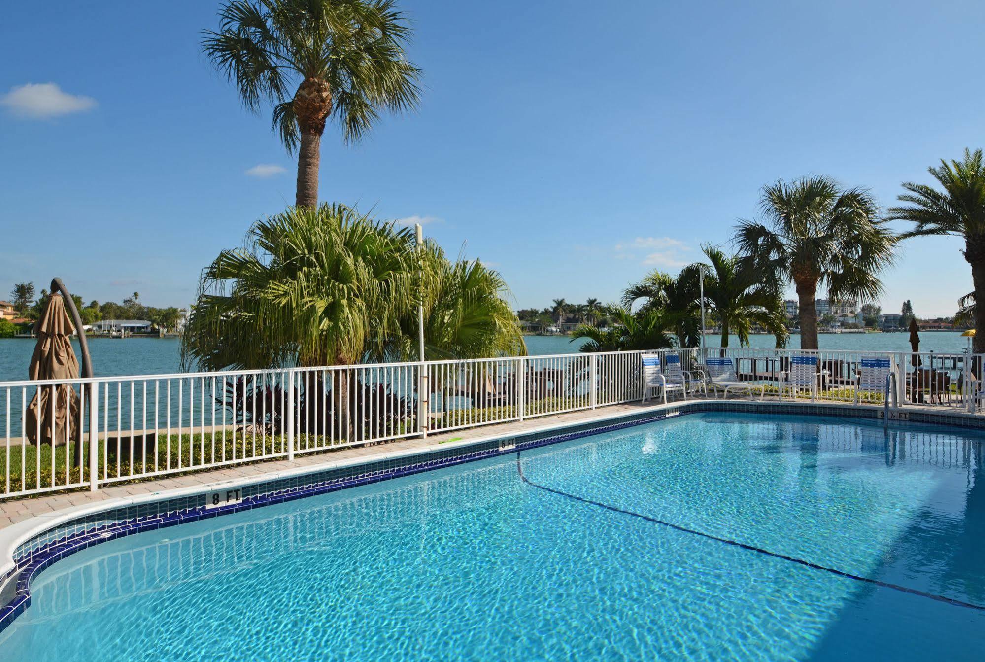 Westwinds Waterfront Resort St. Pete Beach Exteriér fotografie