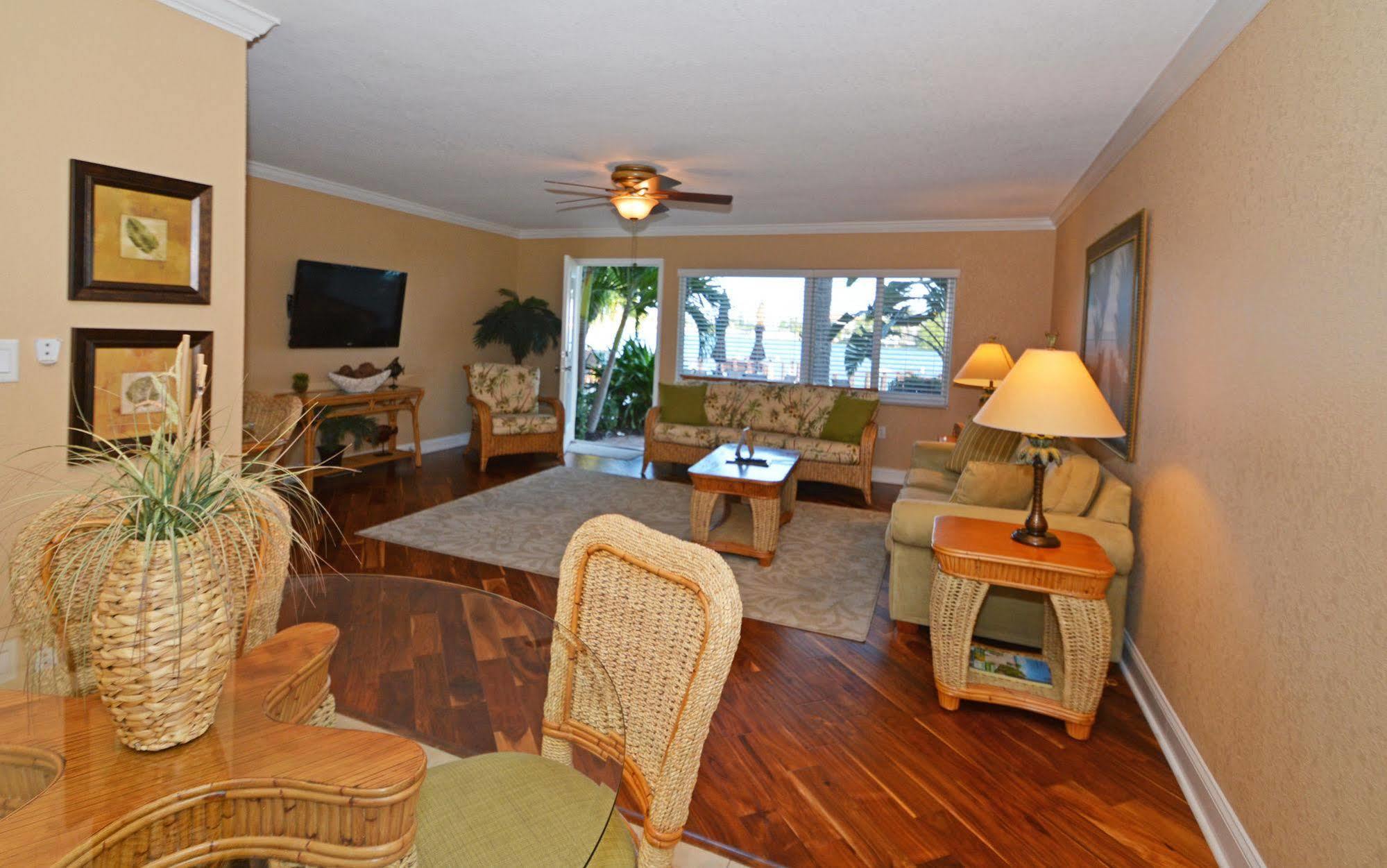 Westwinds Waterfront Resort St. Pete Beach Exteriér fotografie
