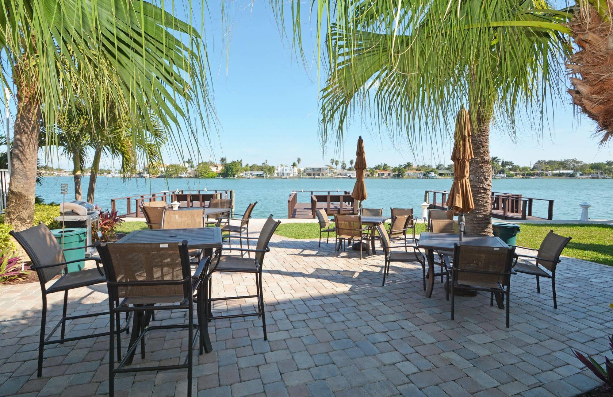 Westwinds Waterfront Resort St. Pete Beach Exteriér fotografie